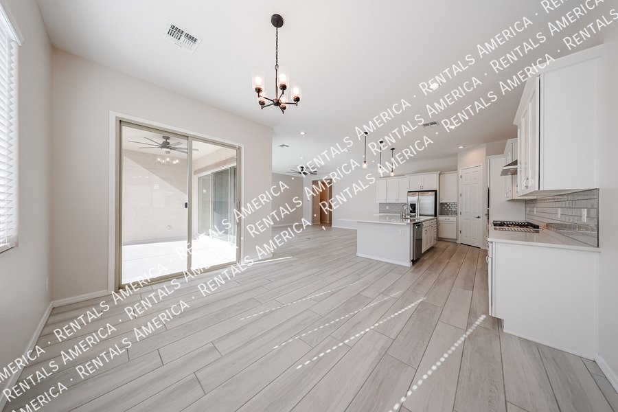 Gorgeous 3 bed / 2.5 bath centrally located in the Valley of the sun! property image