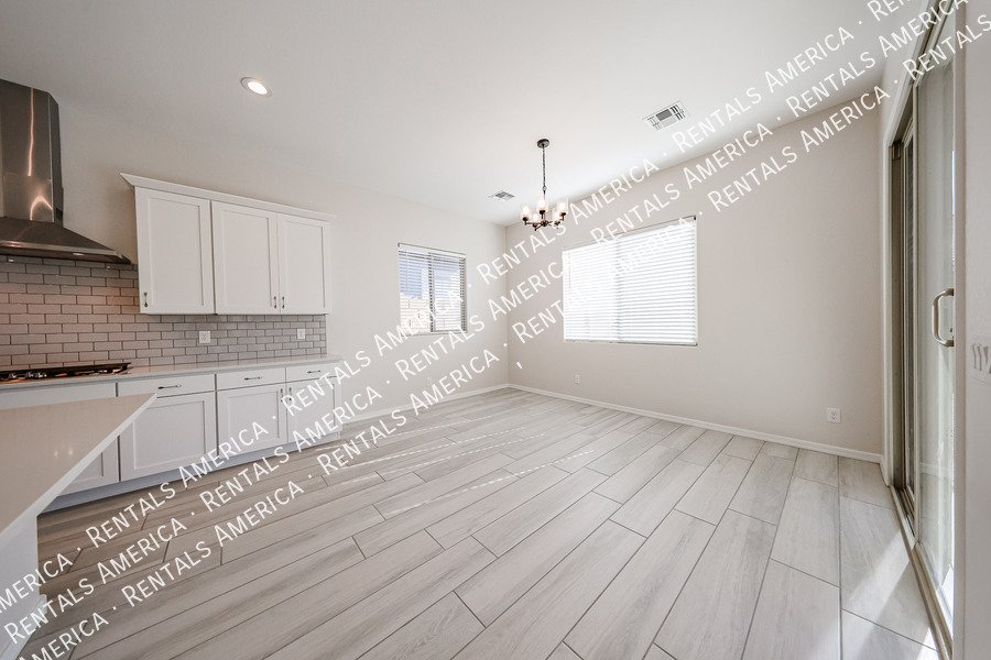 Gorgeous 3 bed / 2.5 bath centrally located in the Valley of the sun! property image