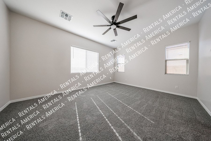 Gorgeous 3 bed / 2.5 bath centrally located in the Valley of the sun! property image