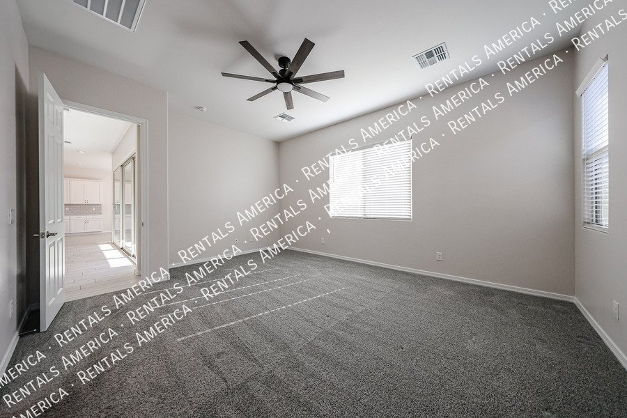 Gorgeous 3 bed / 2.5 bath centrally located in the Valley of the sun! property image