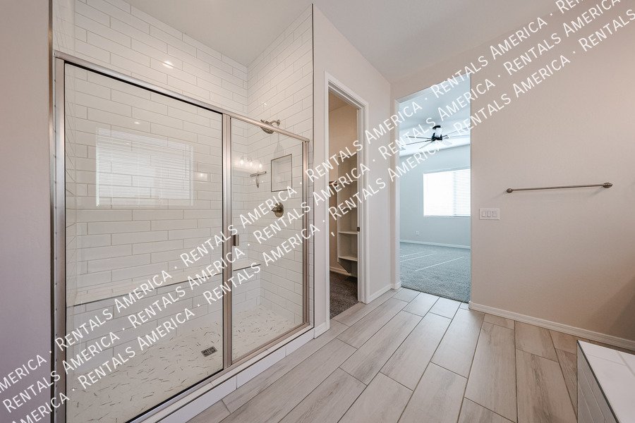 Gorgeous 3 bed / 2.5 bath centrally located in the Valley of the sun! property image