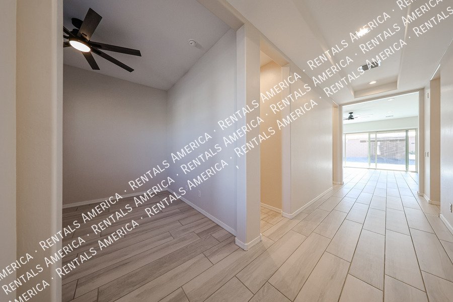 Gorgeous 3 bed / 2.5 bath centrally located in the Valley of the sun! property image