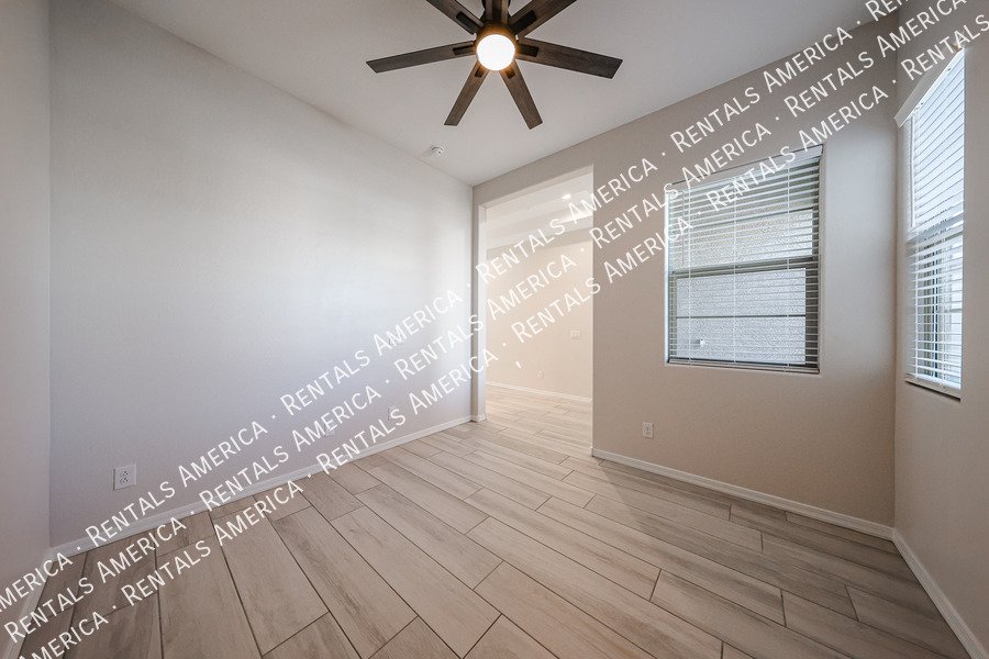 Gorgeous 3 bed / 2.5 bath centrally located in the Valley of the sun! property image