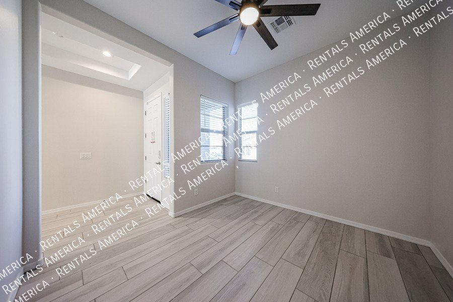 Gorgeous 3 bed / 2.5 bath centrally located in the Valley of the sun! property image