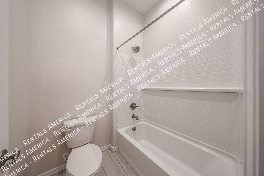 Gorgeous 3 bed / 2.5 bath centrally located in the Valley of the sun! property image