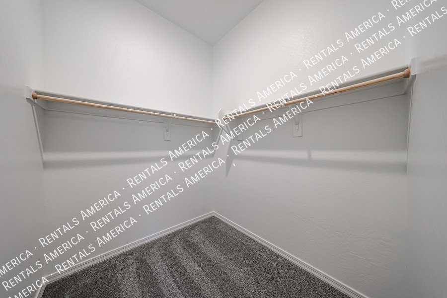 Gorgeous 3 bed / 2.5 bath centrally located in the Valley of the sun! property image