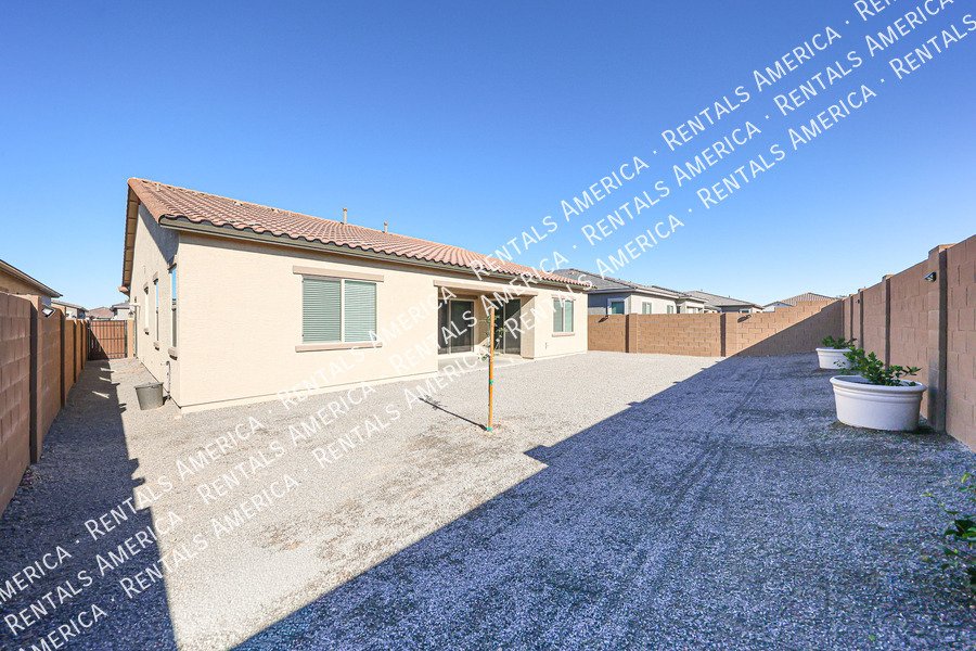 Gorgeous 3 bed / 2.5 bath centrally located in the Valley of the sun! property image