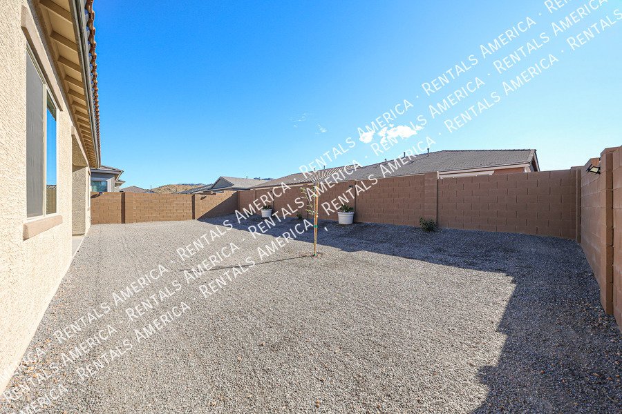 Gorgeous 3 bed / 2.5 bath centrally located in the Valley of the sun! property image