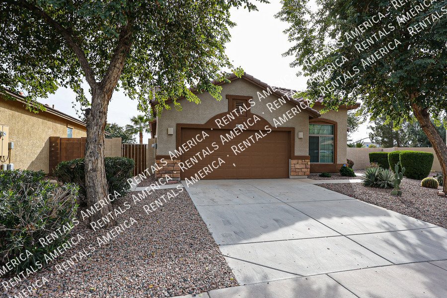 4 Bedroom 2 Bathroom Home in Maricopa property image