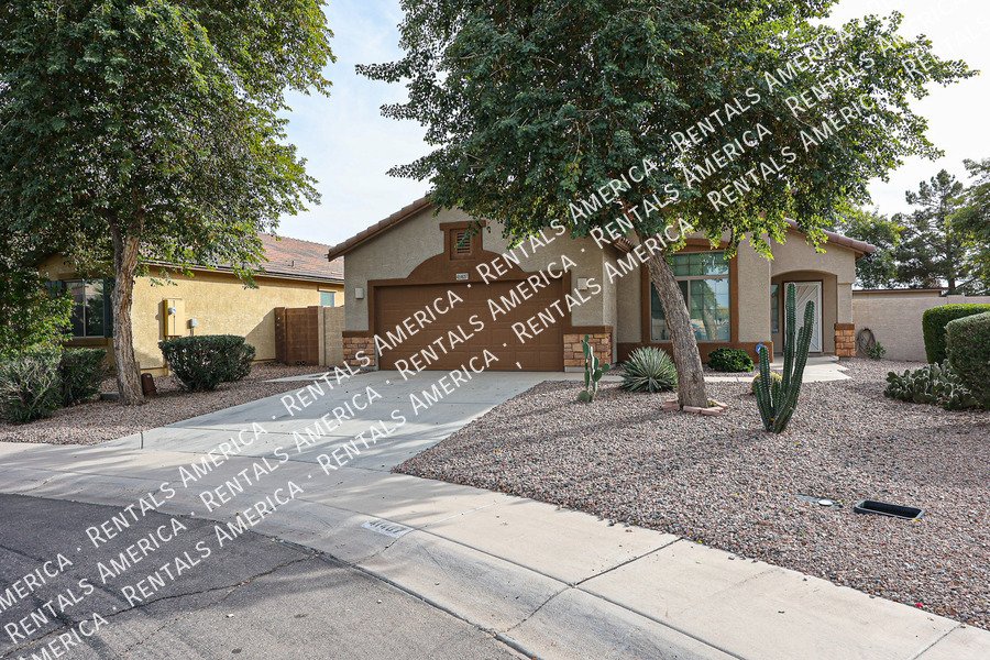 4 Bedroom 2 Bathroom Home in Maricopa property image