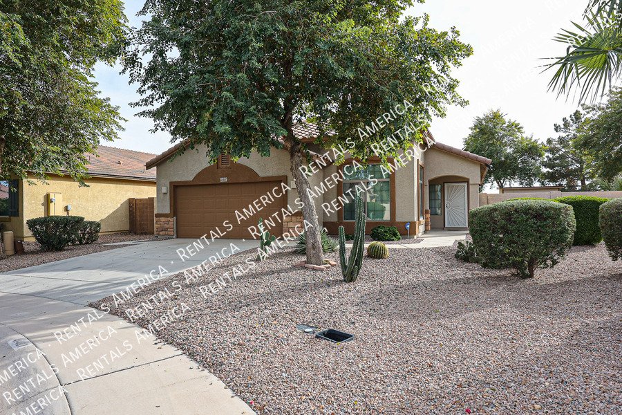 4 Bedroom 2 Bathroom Home in Maricopa property image