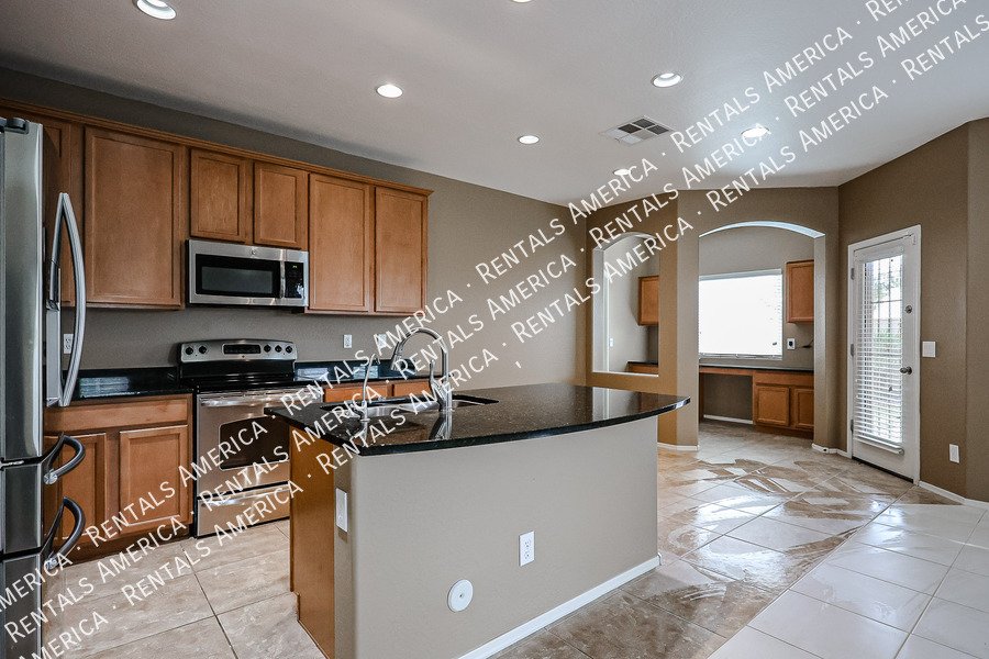 4 Bedroom 2 Bathroom Home in Maricopa property image