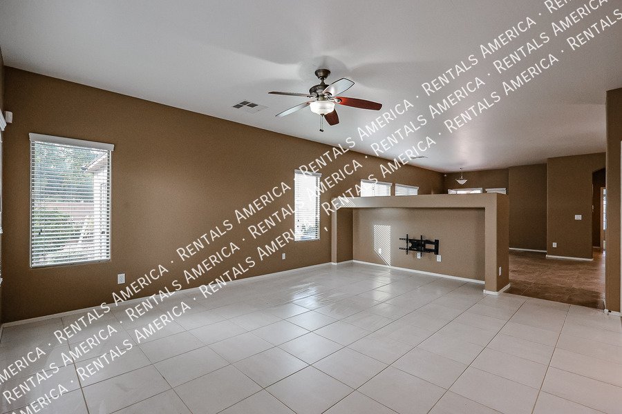 4 Bedroom 2 Bathroom Home in Maricopa property image