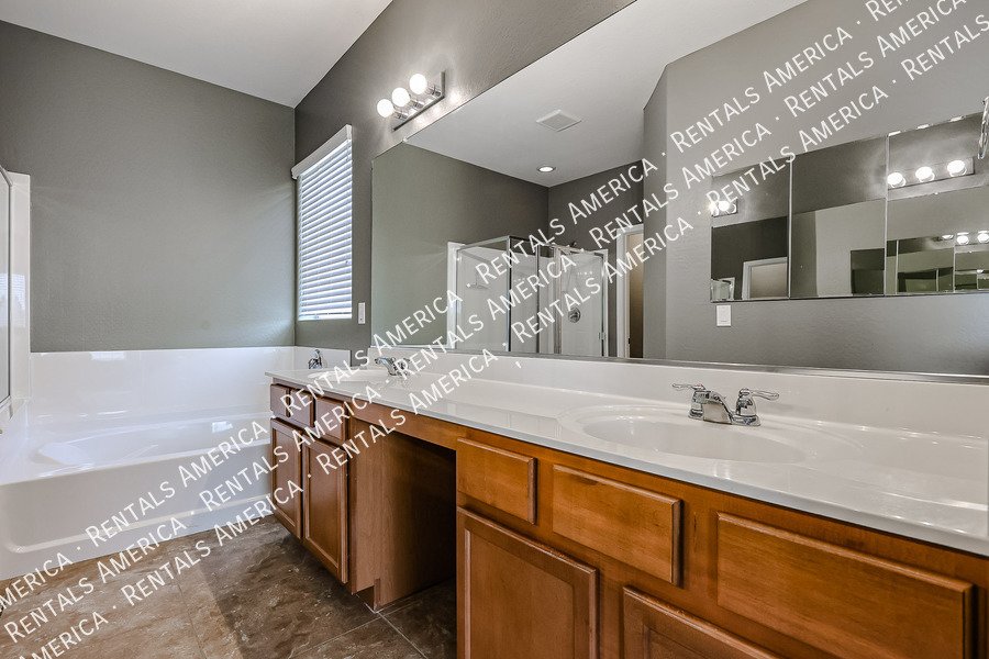 4 Bedroom 2 Bathroom Home in Maricopa property image