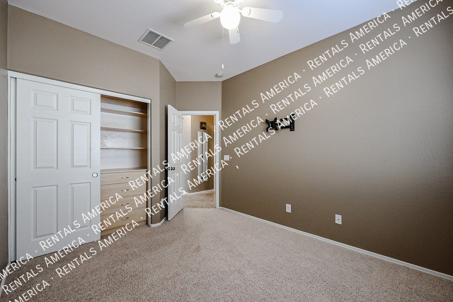 4 Bedroom 2 Bathroom Home in Maricopa property image