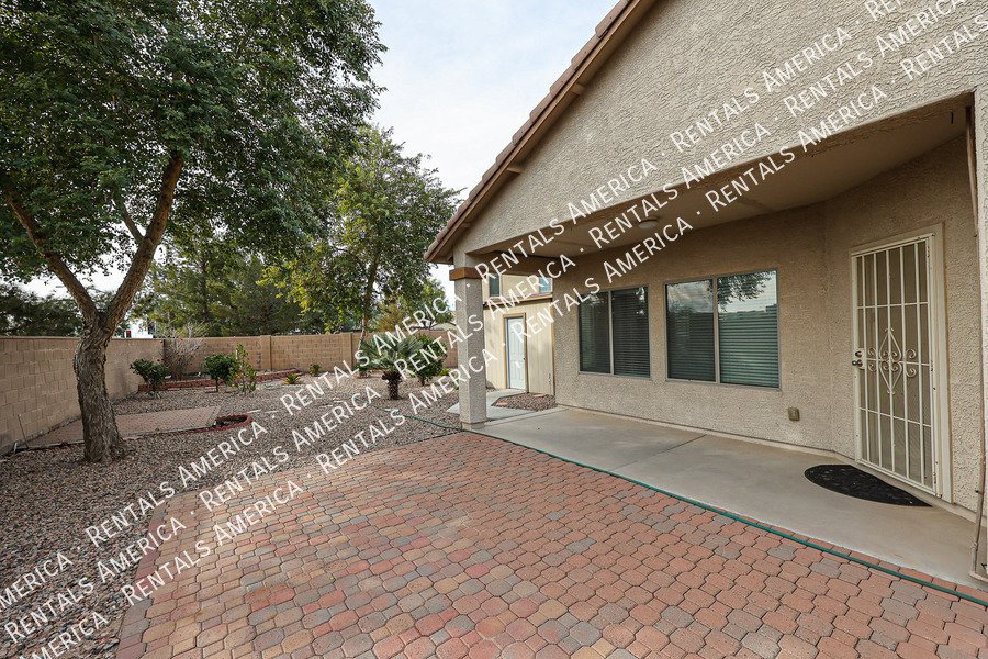 4 Bedroom 2 Bathroom Home in Maricopa property image