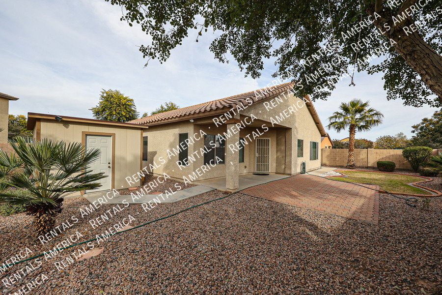 4 Bedroom 2 Bathroom Home in Maricopa property image