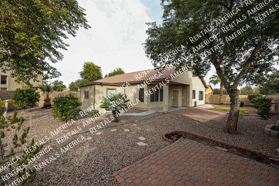 4 Bedroom 2 Bathroom Home in Maricopa property image