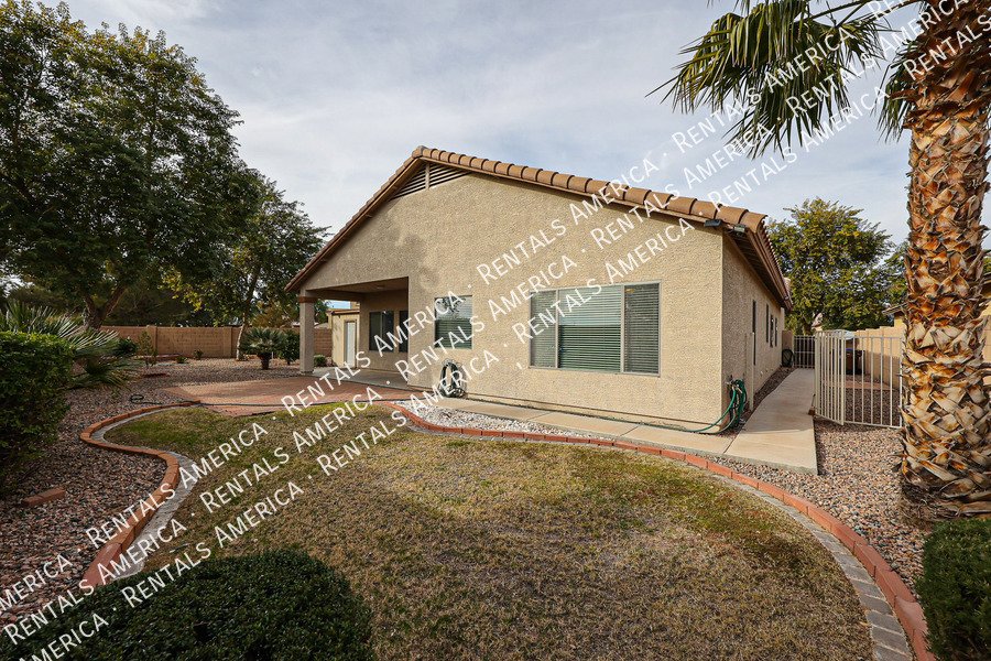 4 Bedroom 2 Bathroom Home in Maricopa property image