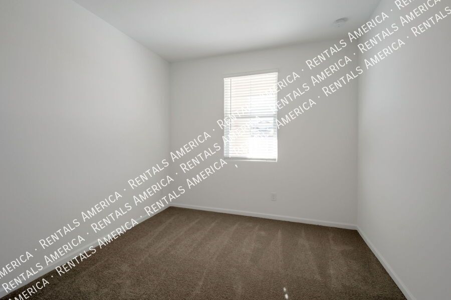 Beautiful and Bright New Home in the Bella Vista Farms Community! property image