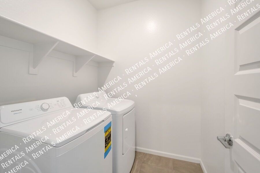 Beautiful and Bright New Home in the Bella Vista Farms Community! property image