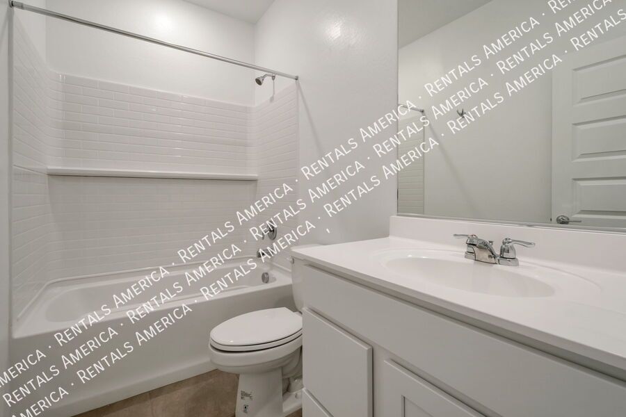 Beautiful and Bright New Home in the Bella Vista Farms Community! property image