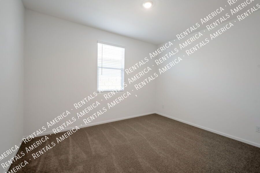 Beautiful and Bright New Home in the Bella Vista Farms Community! property image