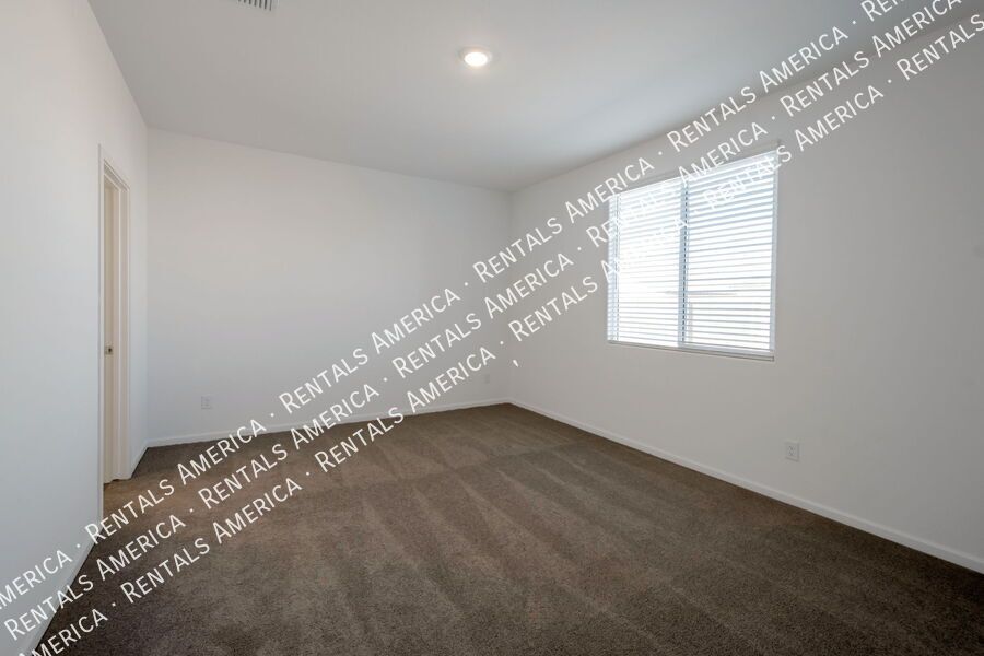 Beautiful and Bright New Home in the Bella Vista Farms Community! property image