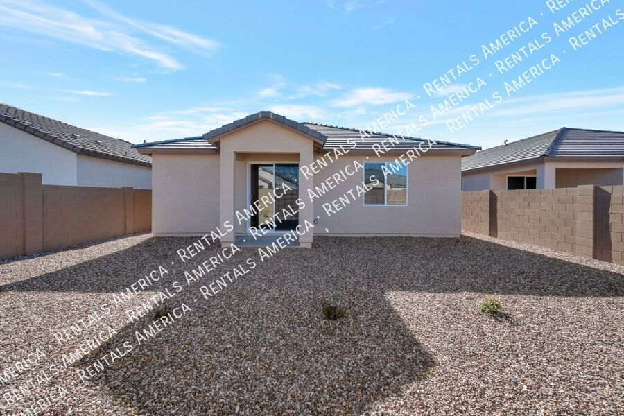 Beautiful and Bright New Home in the Bella Vista Farms Community! property image