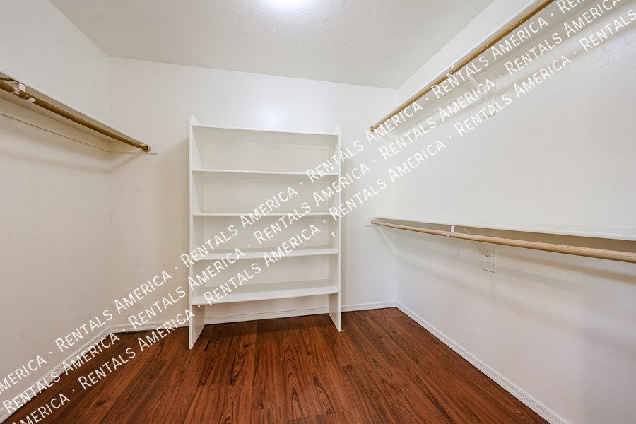 Large 4bed 2bath in Silverthorn Estates $300 off M/I Feb 1st!! property image