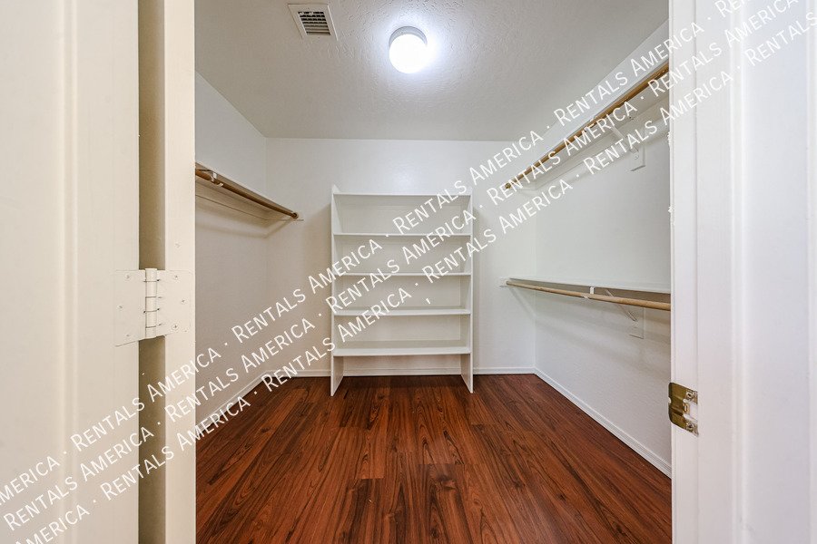 Large 4bed 2bath in Silverthorn Estates $300 off M/I Feb 1st!! property image