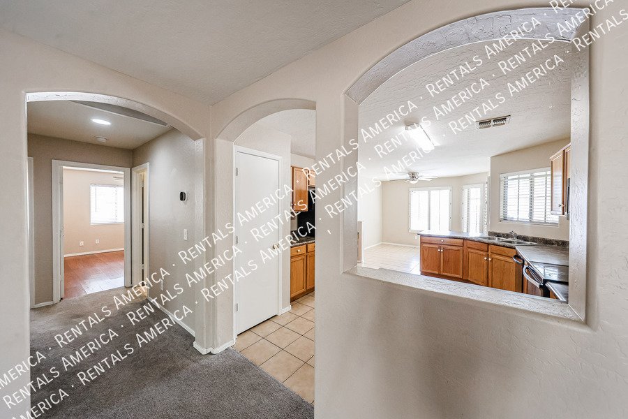 Large 4bed 2bath in Silverthorn Estates $300 off M/I Feb 1st!! property image