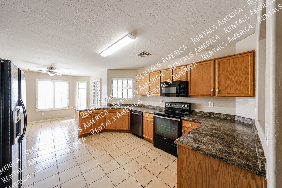 Large 4bed 2bath in Silverthorn Estates $300 off M/I Feb 1st!! property image