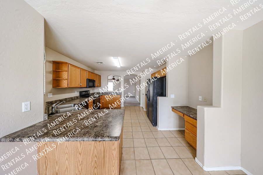 Large 4bed 2bath in Silverthorn Estates $300 off M/I Feb 1st!! property image