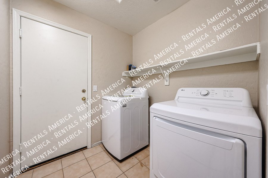 Large 4bed 2bath in Silverthorn Estates $300 off M/I Feb 1st!! property image