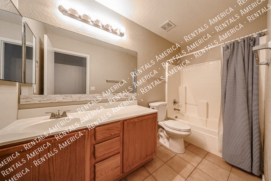 Large 4bed 2bath in Silverthorn Estates $300 off M/I Feb 1st!! property image