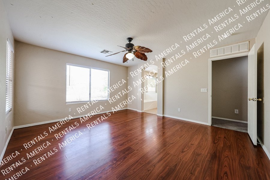 Large 4bed 2bath in Silverthorn Estates $300 off M/I Feb 1st!! property image