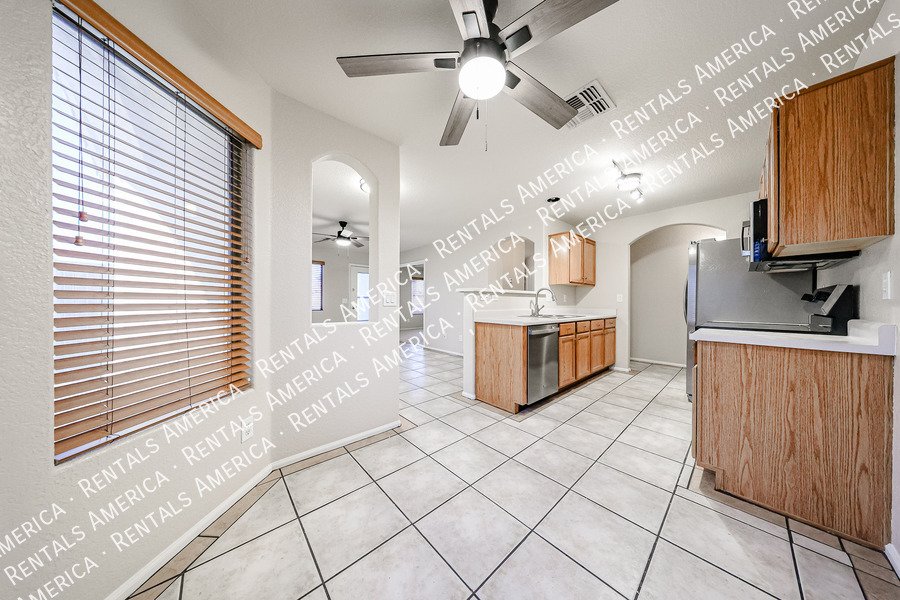 42610 W Michaels Dr property image