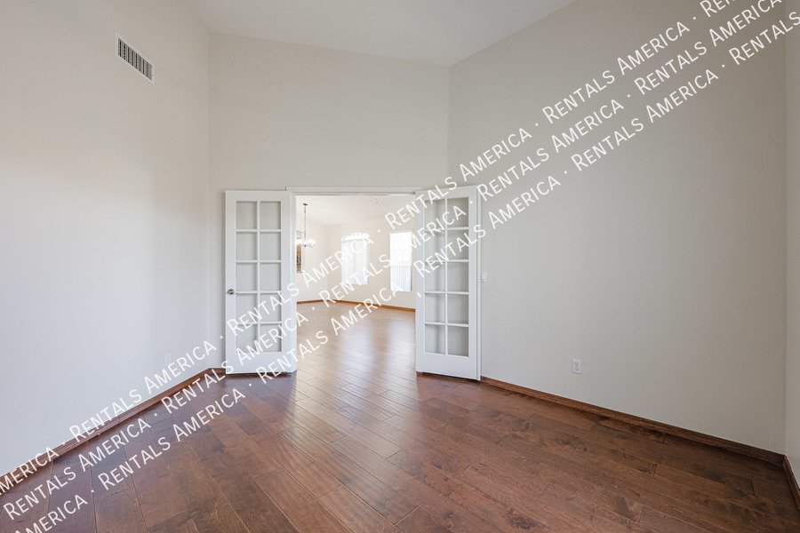 Coming Soon! Gorgeous Single Level Home in Scottsdale! Solar Powered! property image