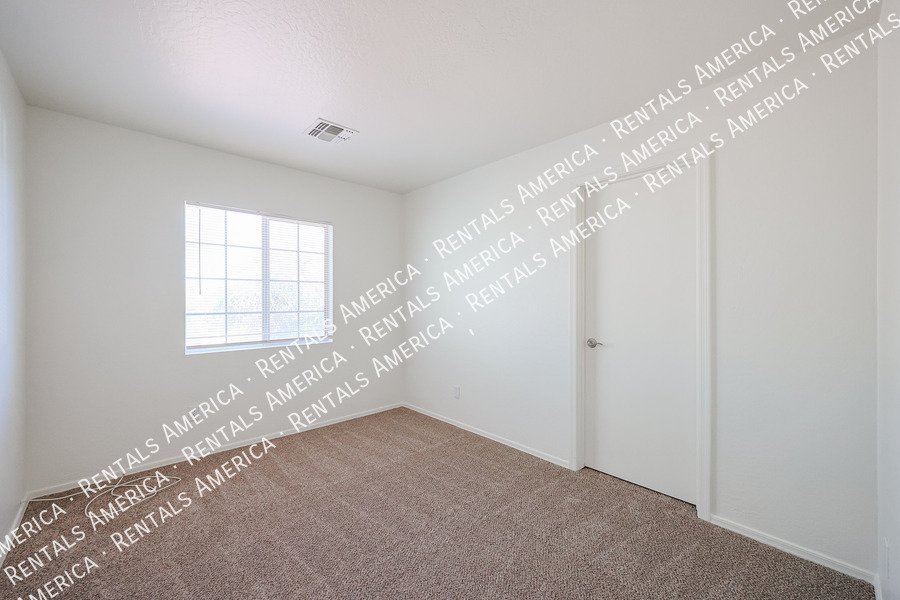 MOVE IN READY 4 BEDROOM WITH A LOFT property image