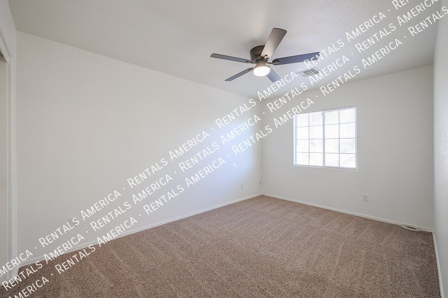 MOVE IN READY 4 BEDROOM WITH A LOFT property image