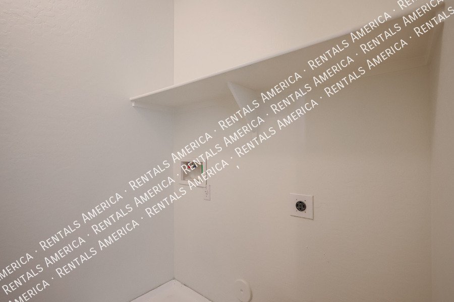 MOVE IN READY 4 BEDROOM WITH A LOFT property image