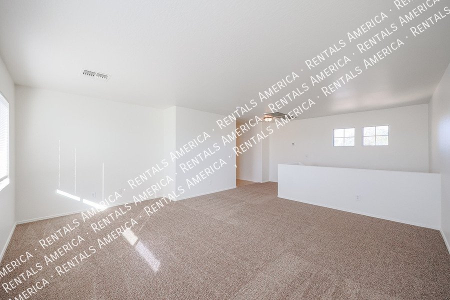 MOVE IN READY 4 BEDROOM WITH A LOFT property image