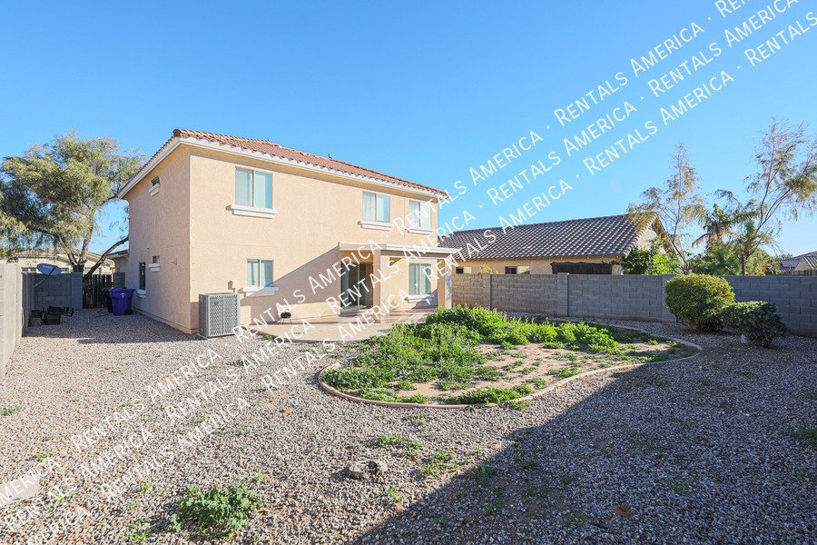 MOVE IN READY 4 BEDROOM WITH A LOFT property image