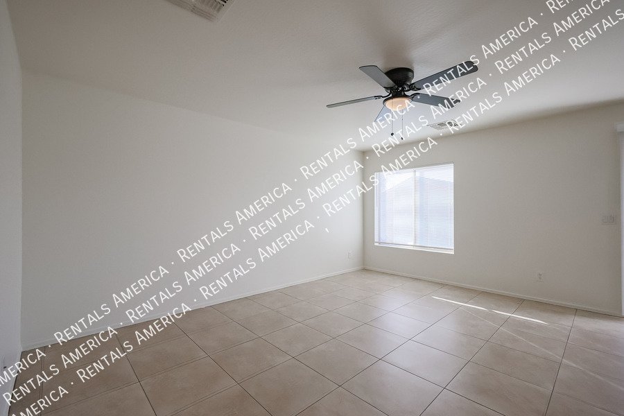 MOVE IN READY 4 BEDROOM WITH A LOFT property image