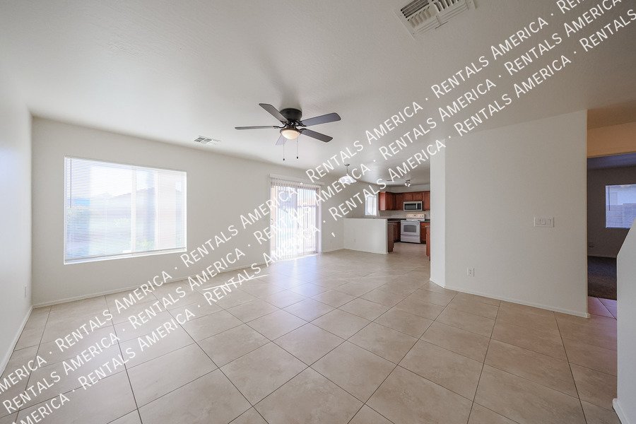 MOVE IN READY 4 BEDROOM WITH A LOFT property image