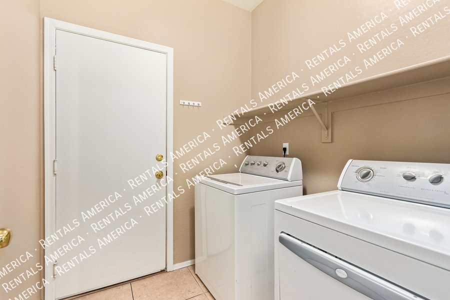 Move In Special- Single Level 3bed Plus Den, 2 Bath Home property image