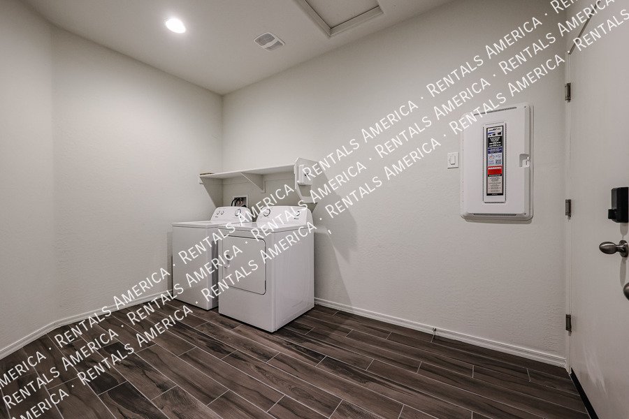 MI SPECIAL! Spacious 2BD 2BA home in Buckeye! property image