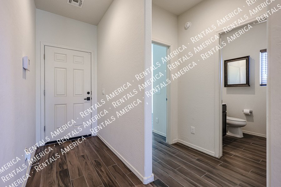 MI SPECIAL! Spacious 2BD 2BA home in Buckeye! property image