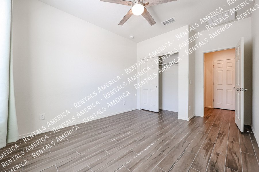 MI SPECIAL! Spacious 2BD 2BA home in Buckeye! property image